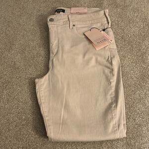 NWT Waist-Match™ Marilyn Straight Jeans In Petite 16P